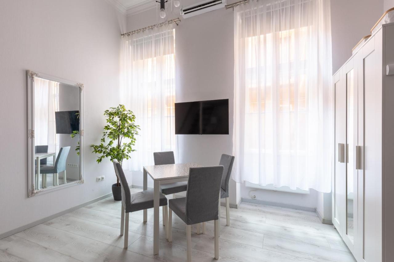 Standard Apartment By Hi5-Relax With Style Studio Будапеща Екстериор снимка